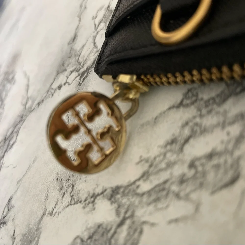 Tory Burch Card Holder / Comes with a belt / Excellent condition/ Gold Hardware - Picture 4 of 5